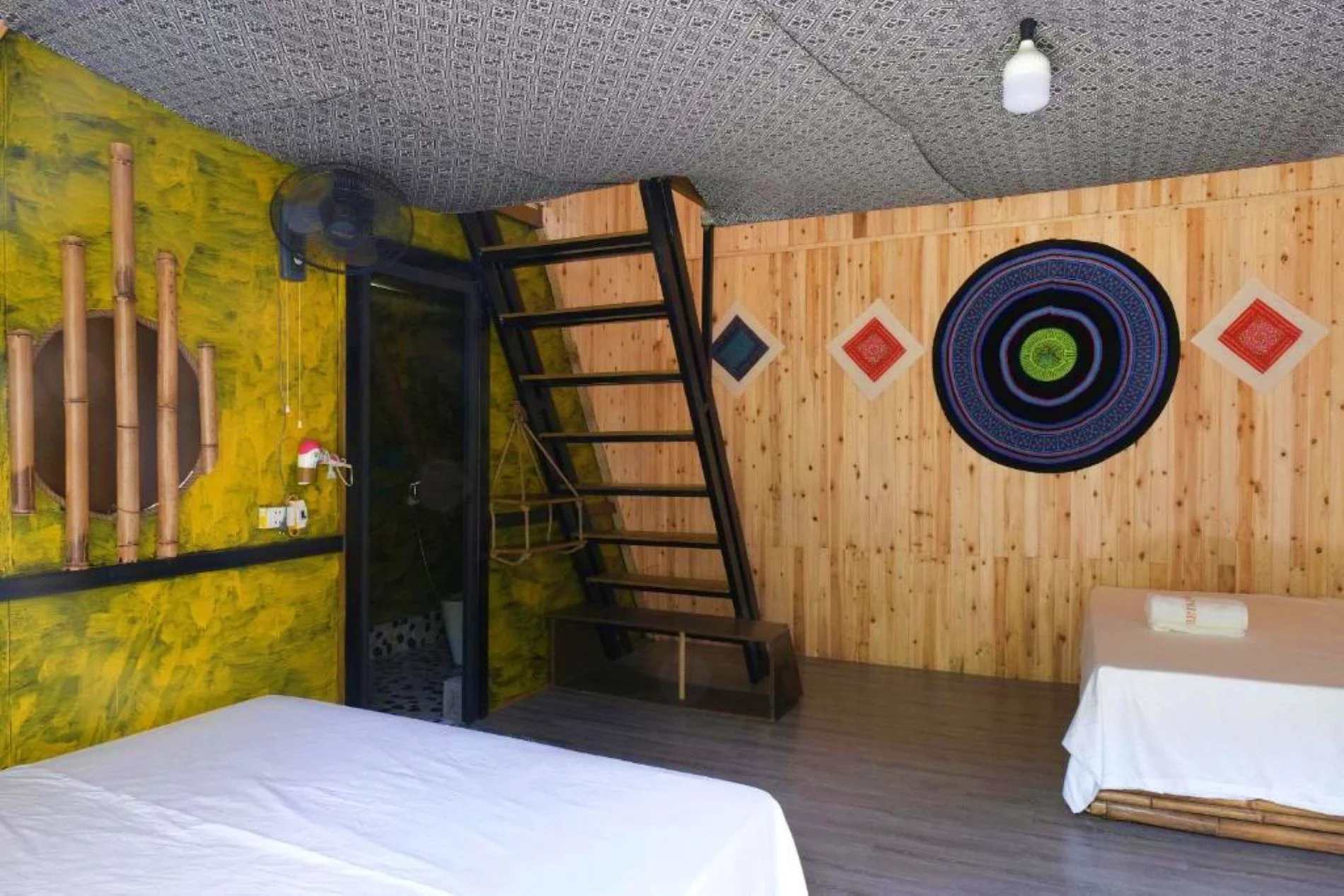 Phòng gia đình tiêu chuẩn 10 giường có phòng tắm riêng