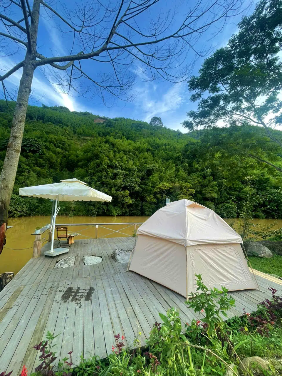 Hình ảnh lều ngoài trời hai người ở